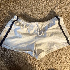 PETITE WHITE PERGUSA SHORTS